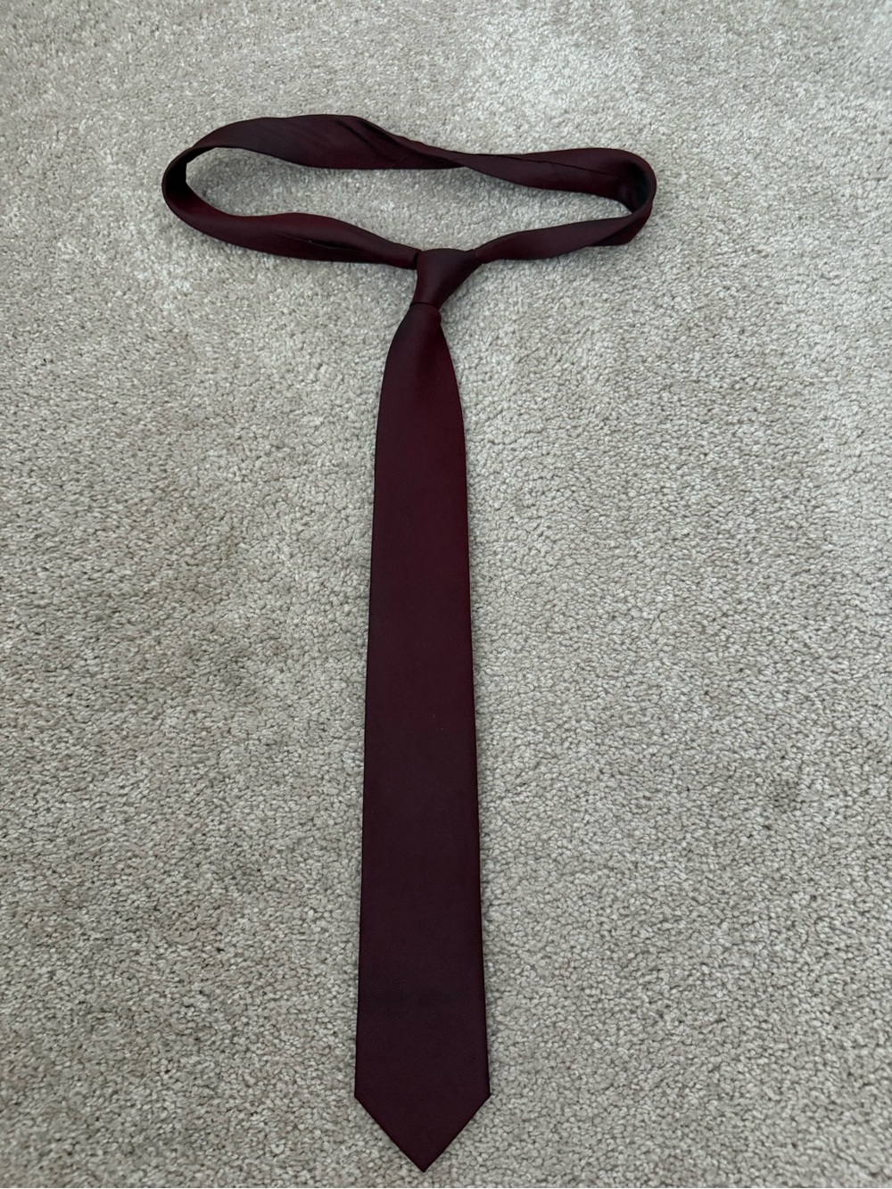 Men’s burgundy tie